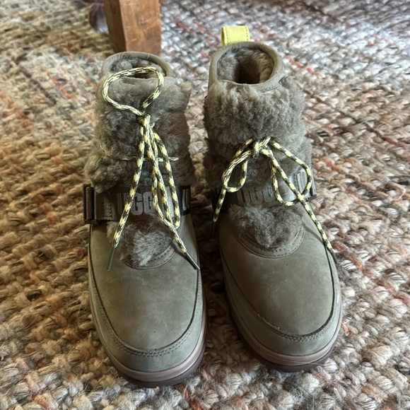 UGG Classic Weather Hiker - Burnt Olive - Picture 2 of 3
